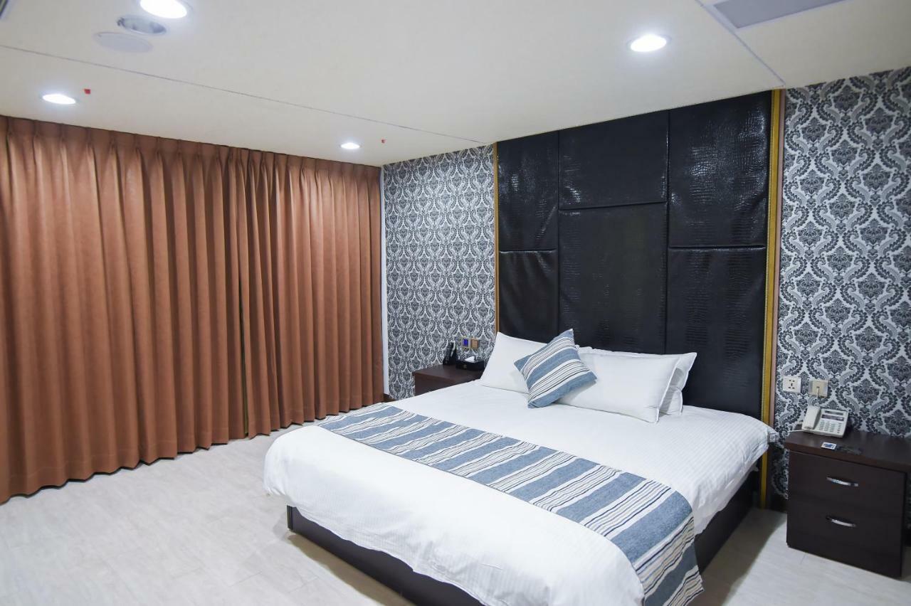 Hosin Hotel Taichung Esterno foto